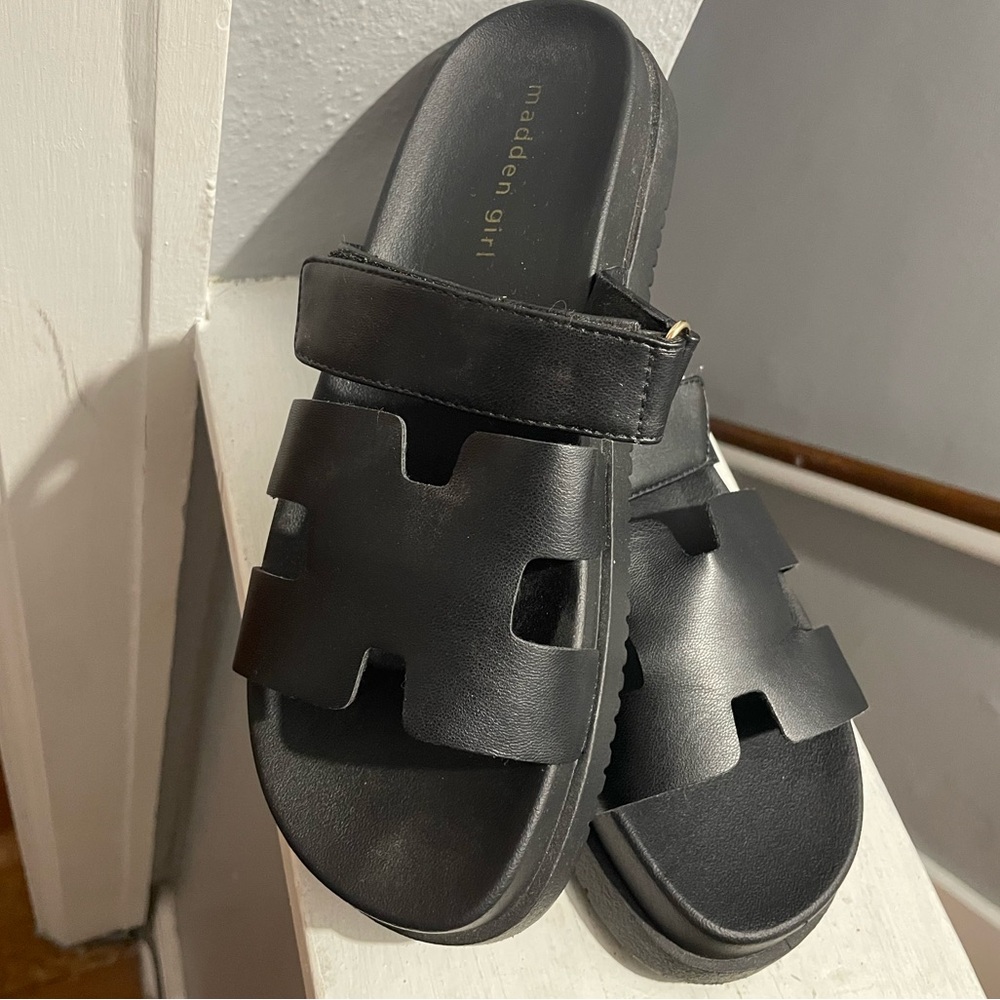 Madden Girl Black Cutout Slides